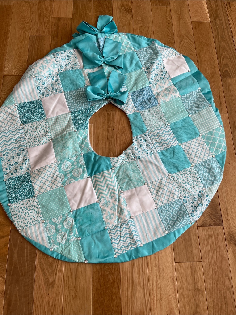 Customed made Tiffany Inspired Quilted Christmas Tree Skirt. New, never used